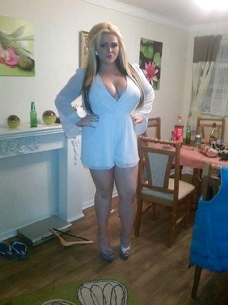 25P Fat boobed chav miss piggy