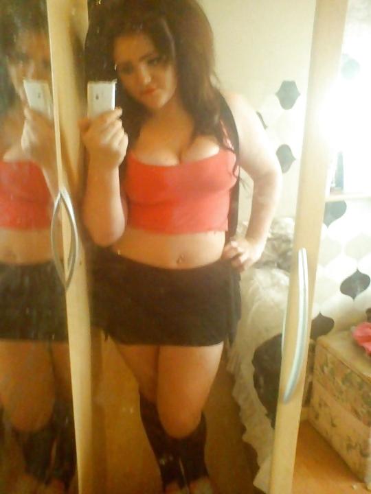 25P Fat boobed chav miss piggy