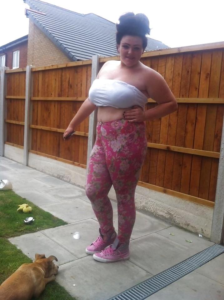 25P Fat boobed chav miss piggy