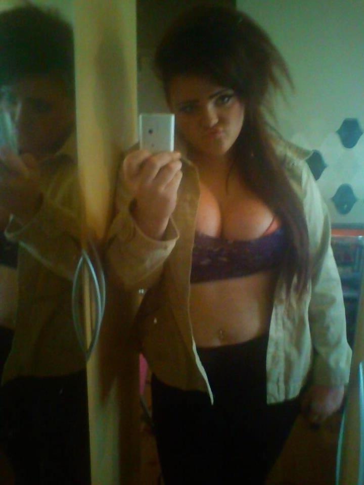 25P Fat boobed chav miss piggy