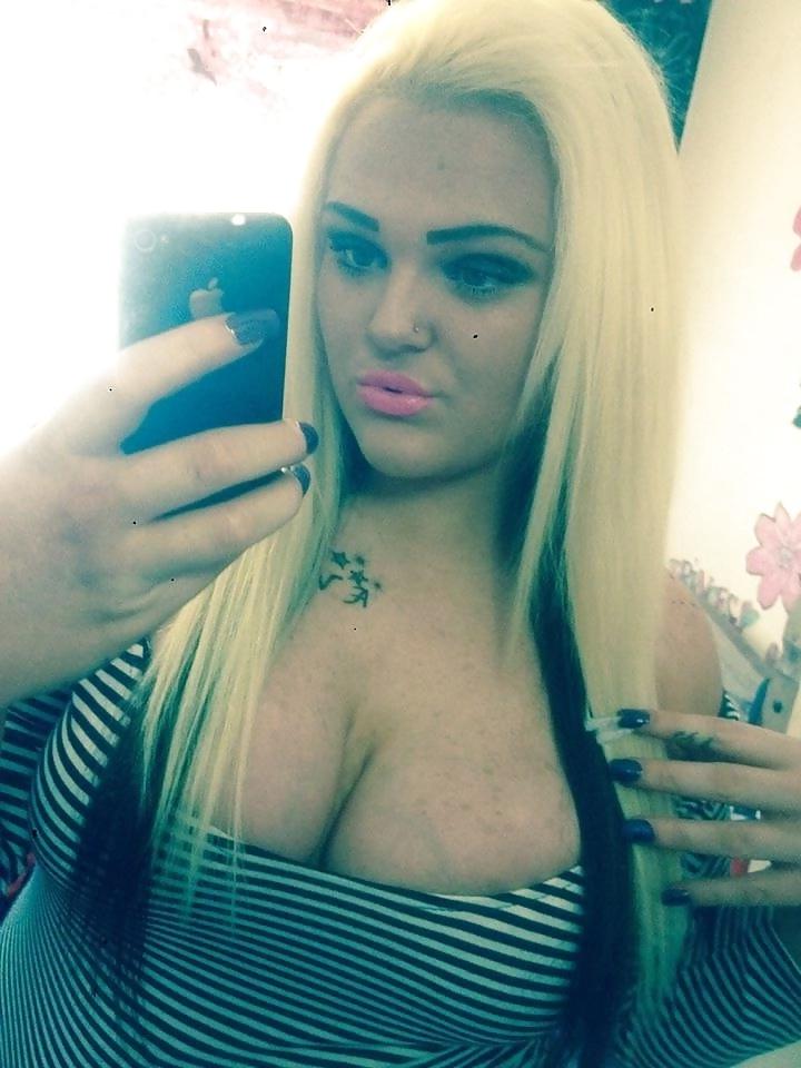 25P Fat boobed chav miss piggy