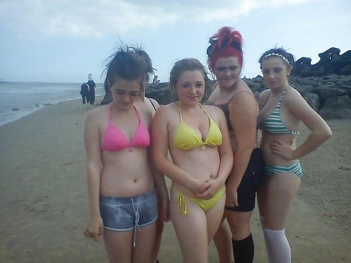 25P Fat boobed chav miss piggy