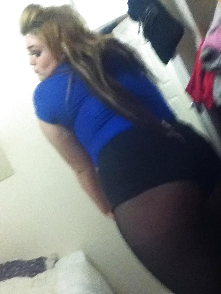 25P Fat boobed chav miss piggy