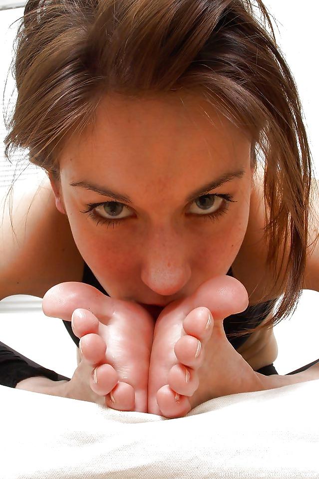 16P Teen Feet .. still sexier than Boobs !