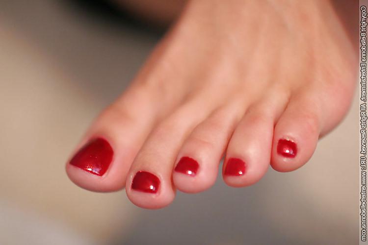 25P Belladonna feet