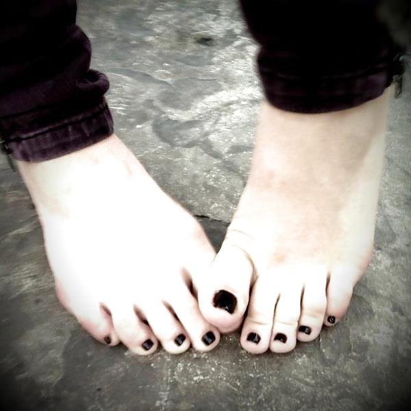 15P Goddess of Smelly Feet: Lexi Belle