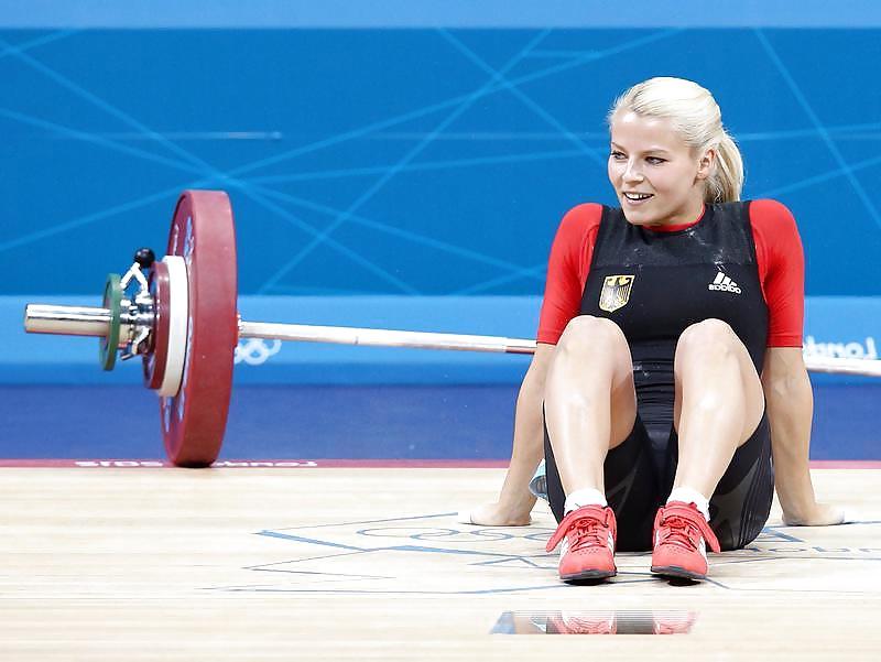 14P Female weighlifter julia rhode and samantha wright