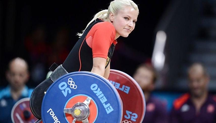14P Female weighlifter julia rhode and samantha wright