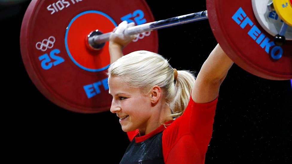 14P Female weighlifter julia rhode and samantha wright
