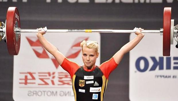 14P Female weighlifter julia rhode and samantha wright