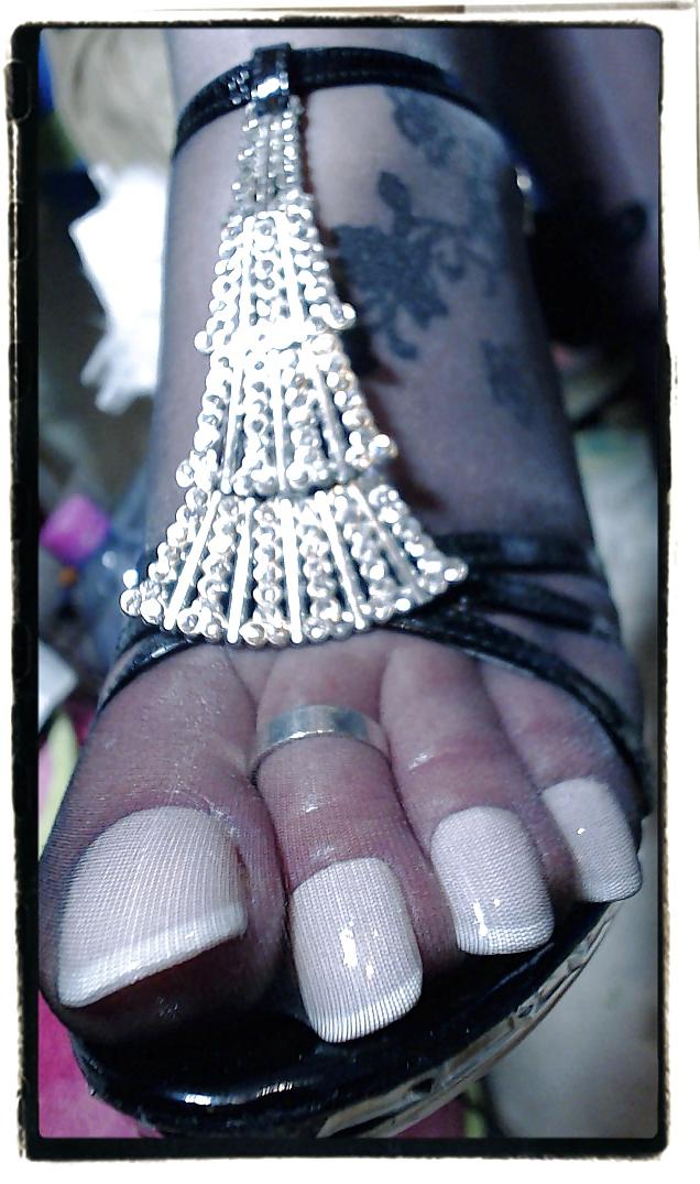 25P Just legs , feet, sandals and pantyhose, august 2014