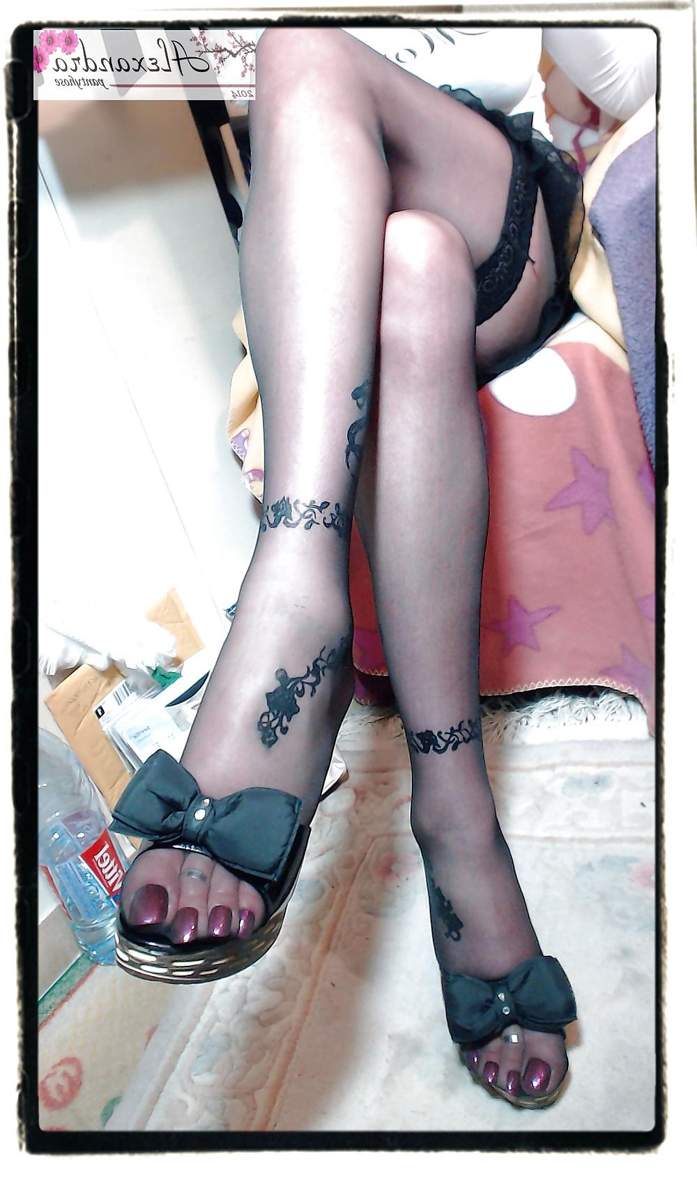 25P Just legs , feet, sandals and pantyhose, august 2014