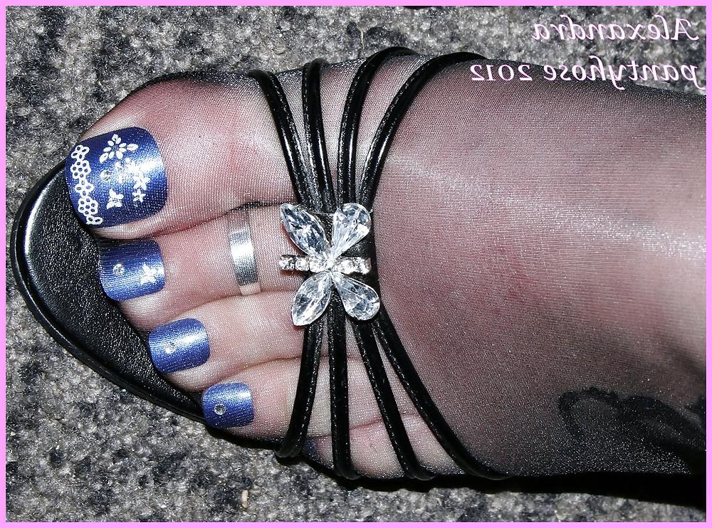 25P Just legs , feet, sandals and pantyhose, august 2014