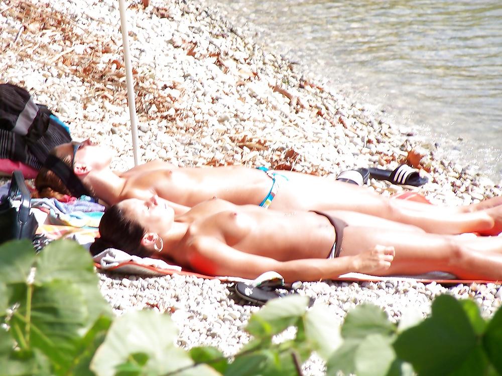 5P Topless beach