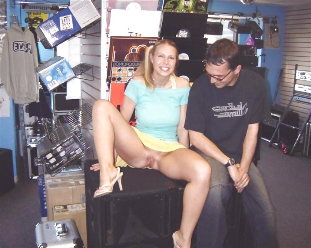 25P Women Nude in Public