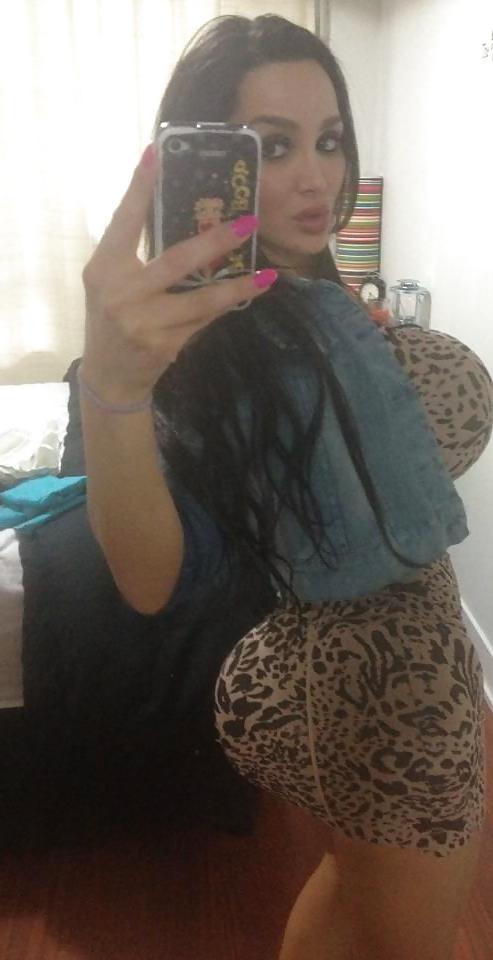 25P Queen Of Bimbos 3