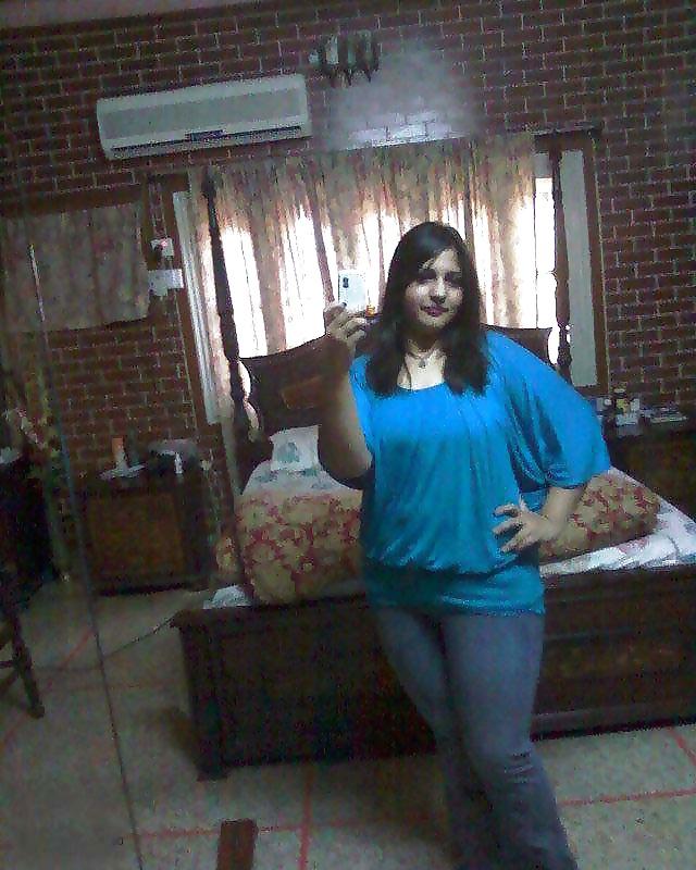 25P Indian Chubby College Girl Hindi Hindu Desi Paki Bangladeshi