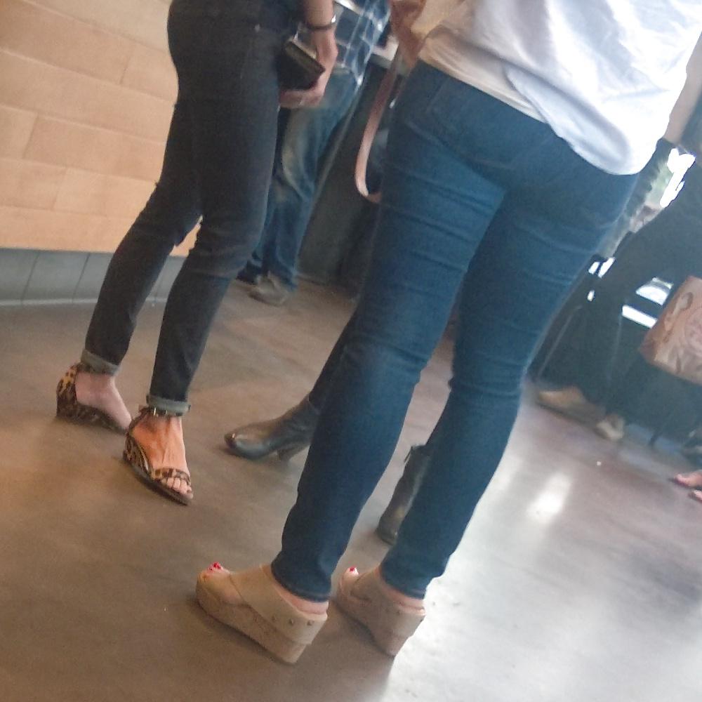 8P Milfs with nice asses and beautiful feet wearing tight jeans