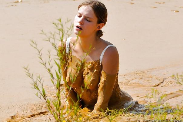 25P Mud girls in quicksand