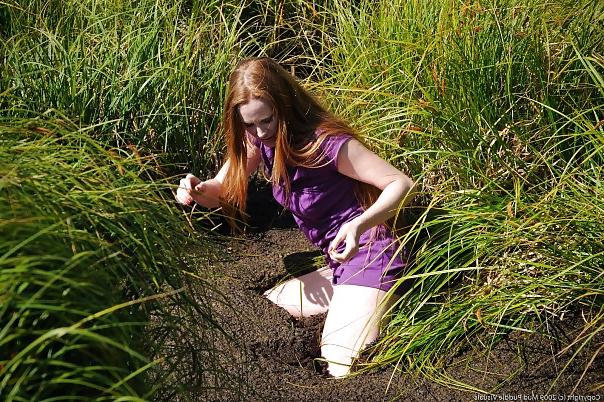 25P Mud girls in quicksand