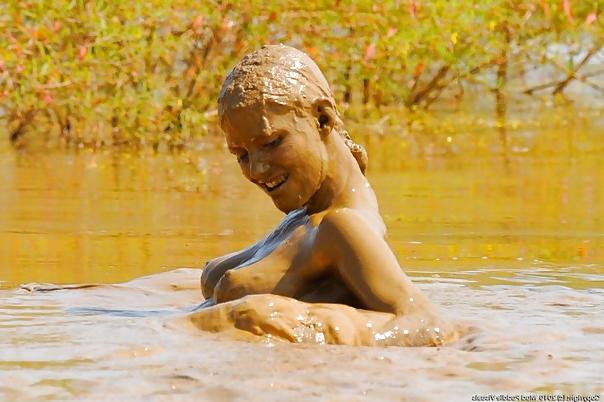 25P Mud girls in quicksand