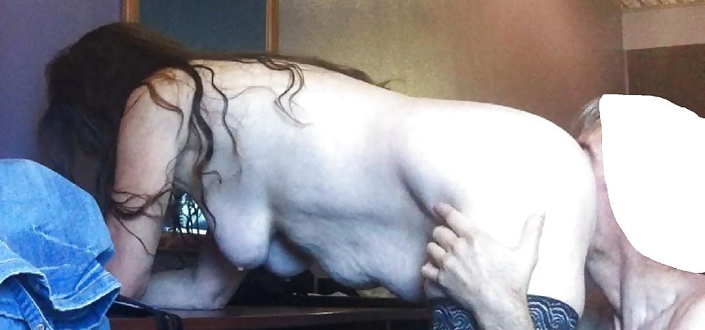 25P Older bitch fucked in cheap hotel