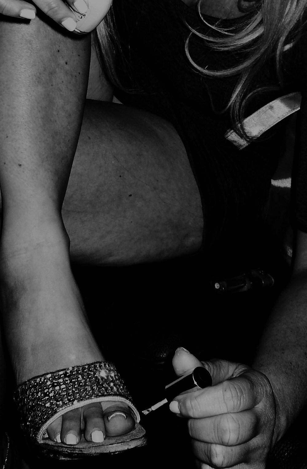 10P Husband loves his wife's sexy feet