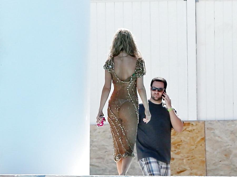 20P Joanna Krupa Topless Photos