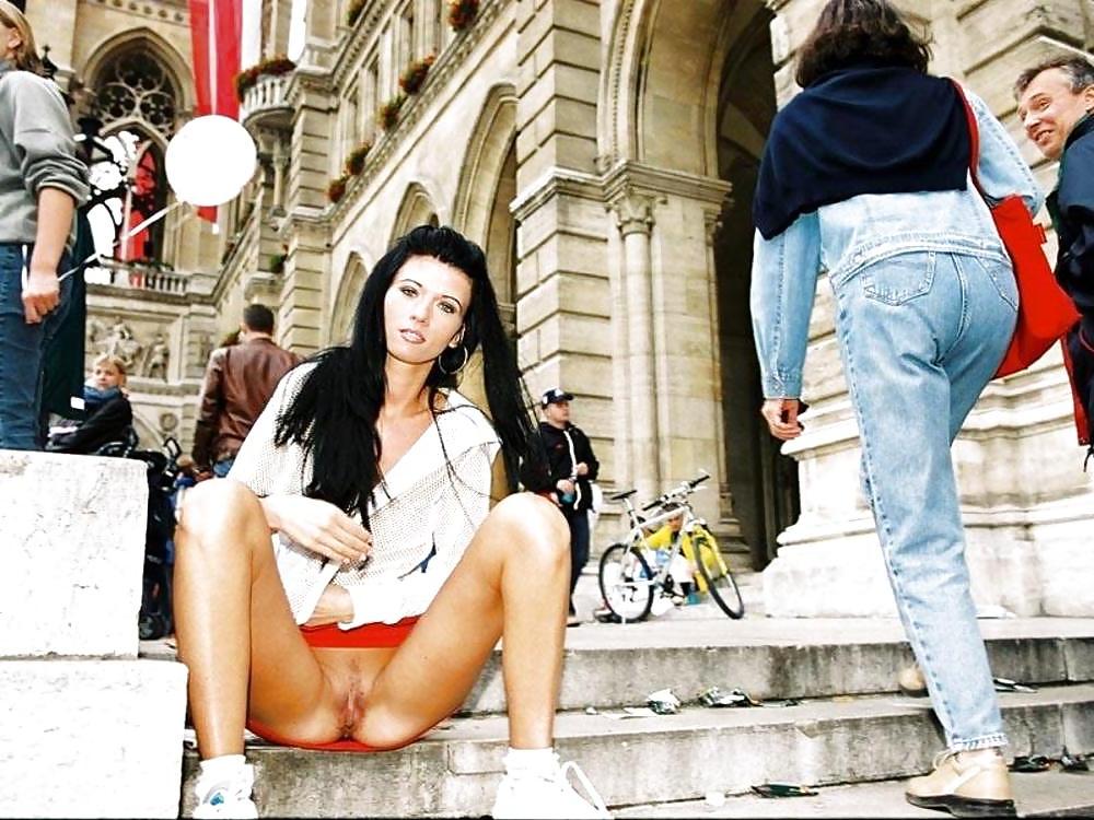 25P REALLY HOT GIRLS IN PUBLIC 43
