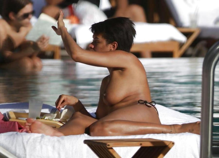 10P Georgette Eto'o Topless