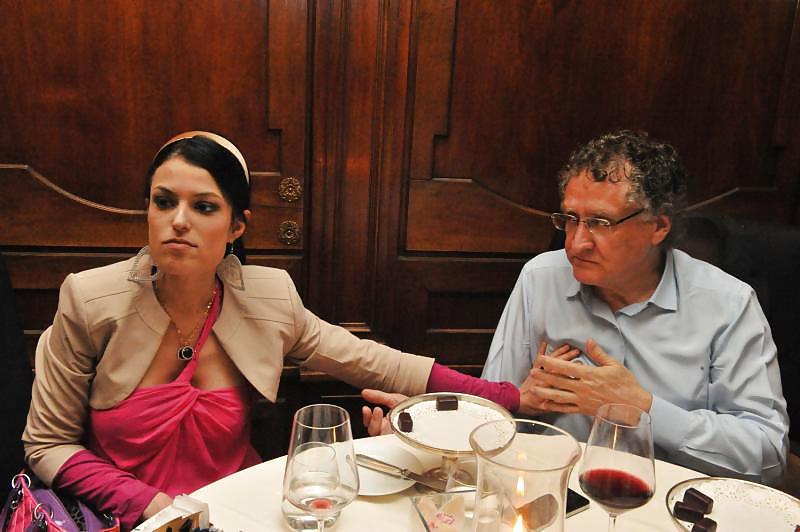 25P Sara Tommasi flashing in public