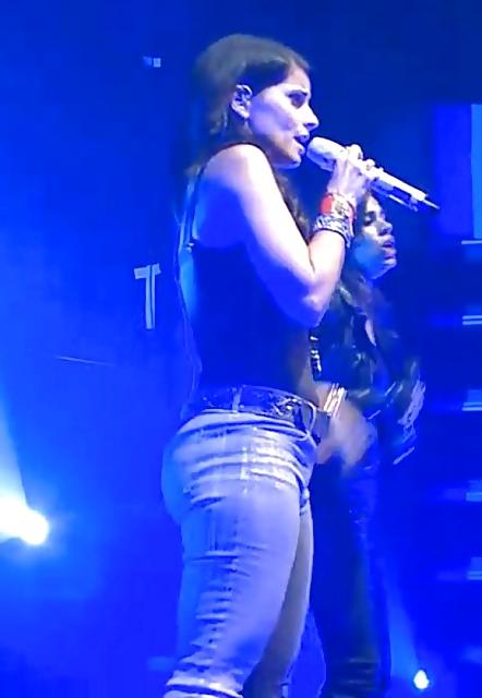 25P Nelly Furtado's juicy ass