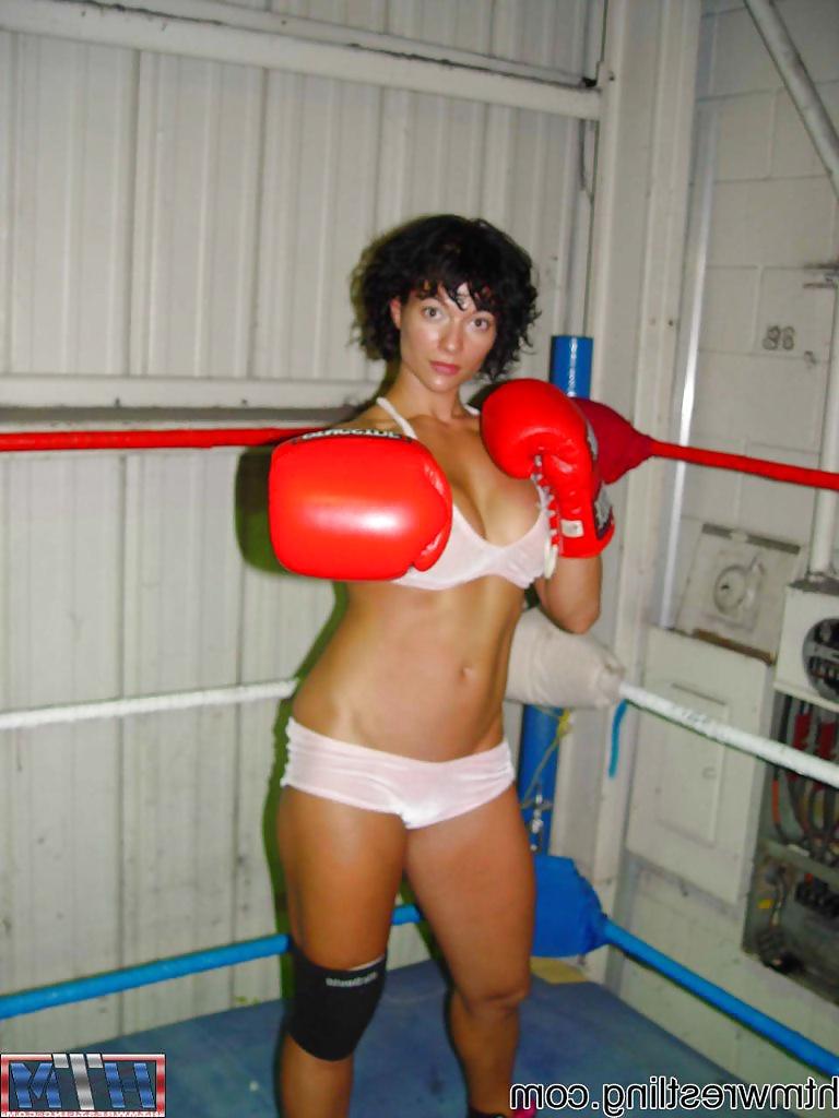 25P Real Female Fighting