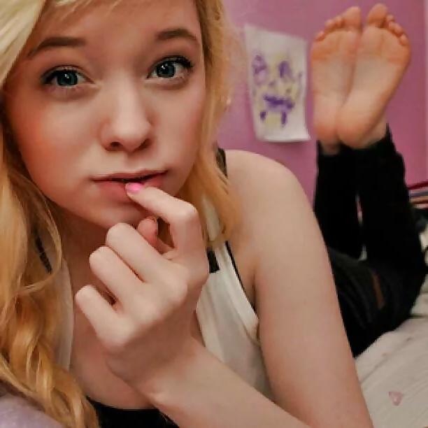 24P Random teen feet