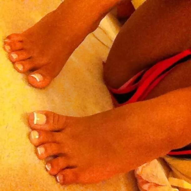 24P Random teen feet