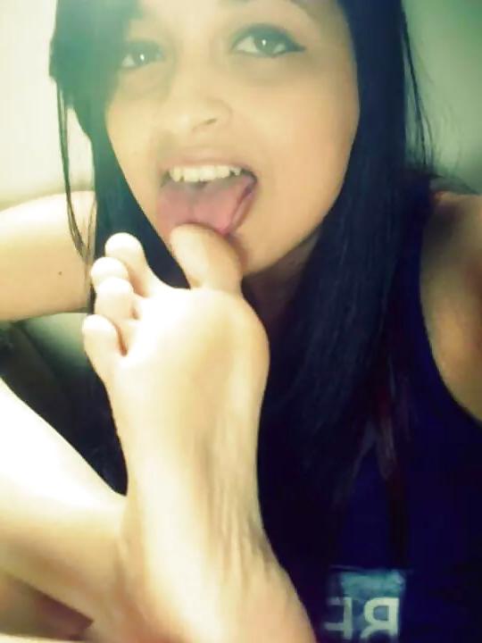 24P Random teen feet