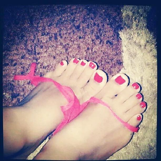 24P Random teen feet