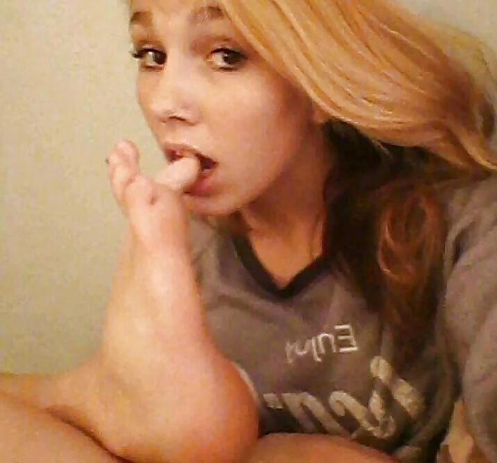 24P Random teen feet