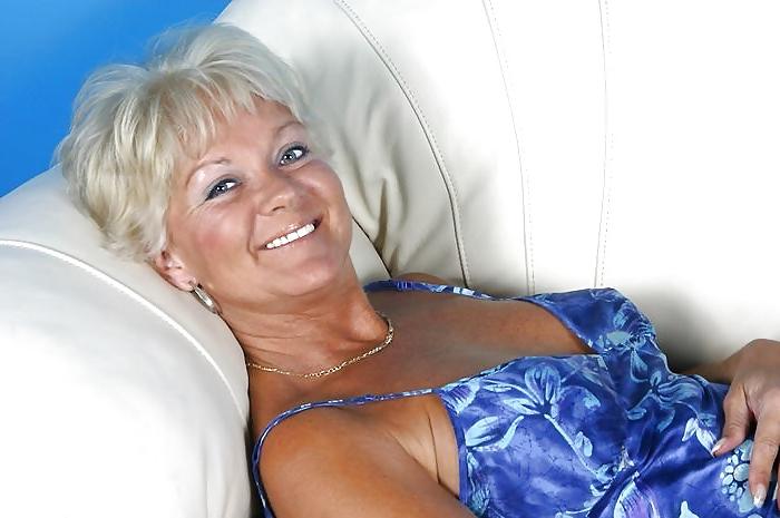 25P Mature Blonde Toys Her Shaven Pussy Again