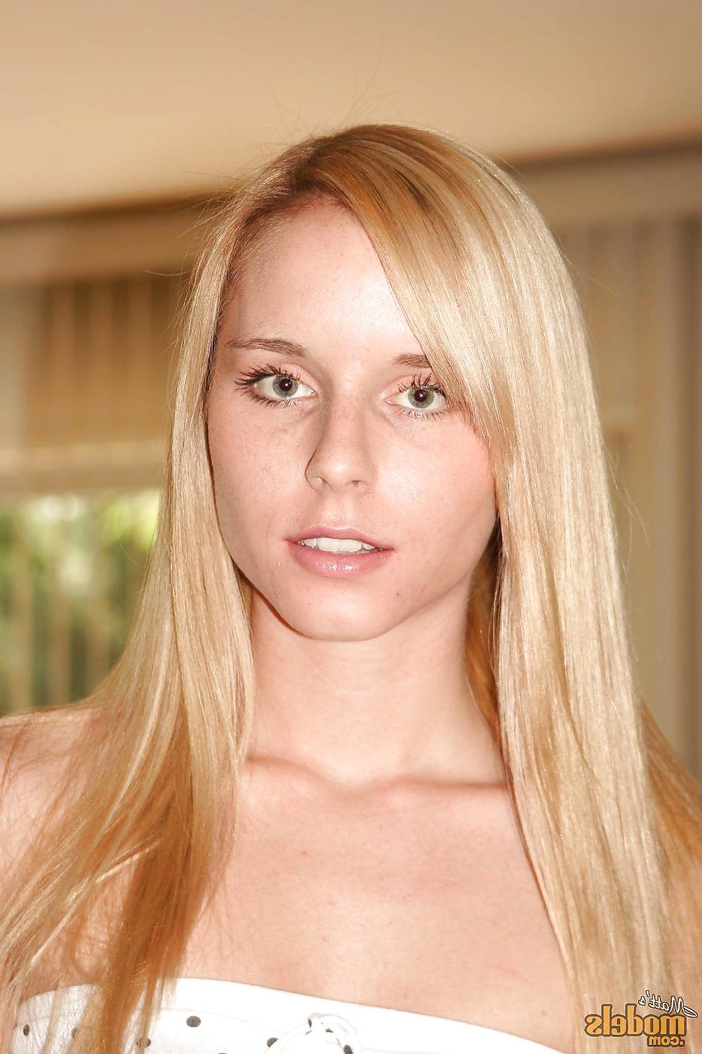 22P Cute sexy innocent amateur Kara first time nude
