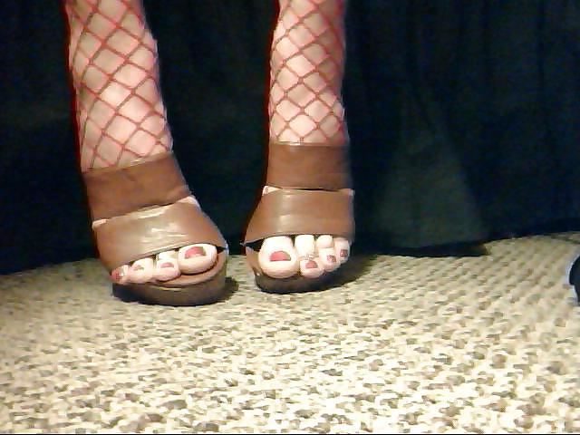 8P Sexy Feet and Red Fishnet Stockings