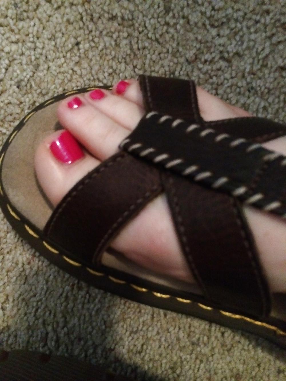 25P Hot redhead with sexy feet