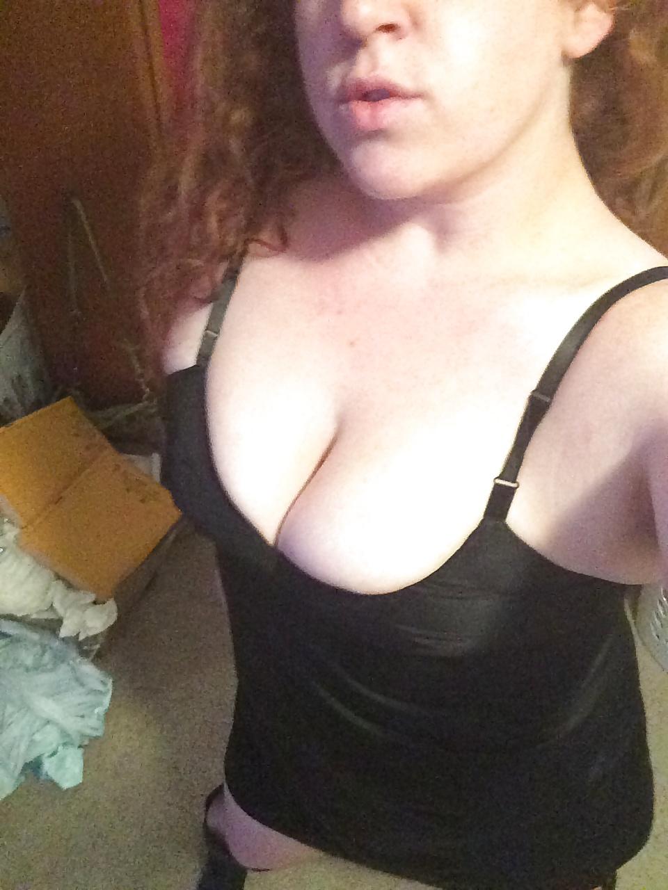 25P Hot redhead with sexy feet