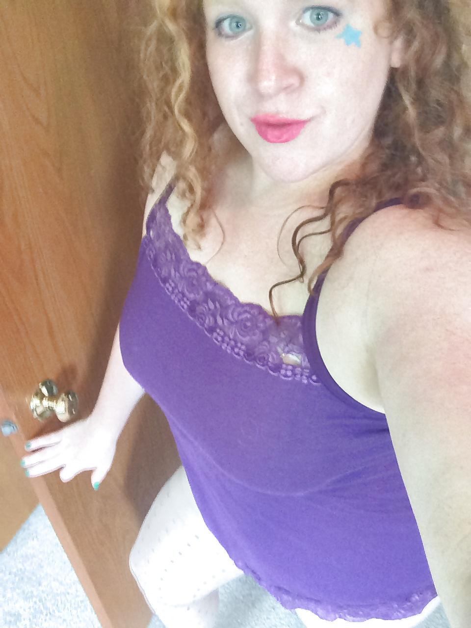 25P Hot redhead with sexy feet