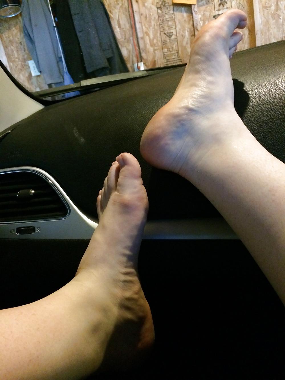 25P Hot redhead with sexy feet