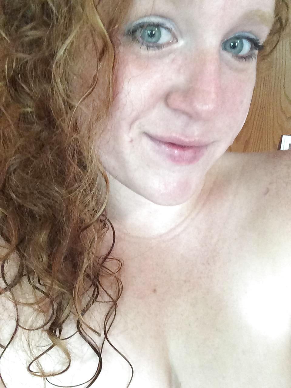 25P Hot redhead with sexy feet
