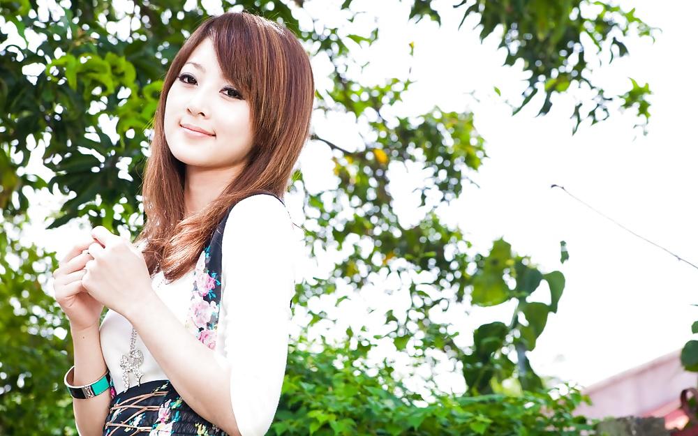 25P Cute Asians. 