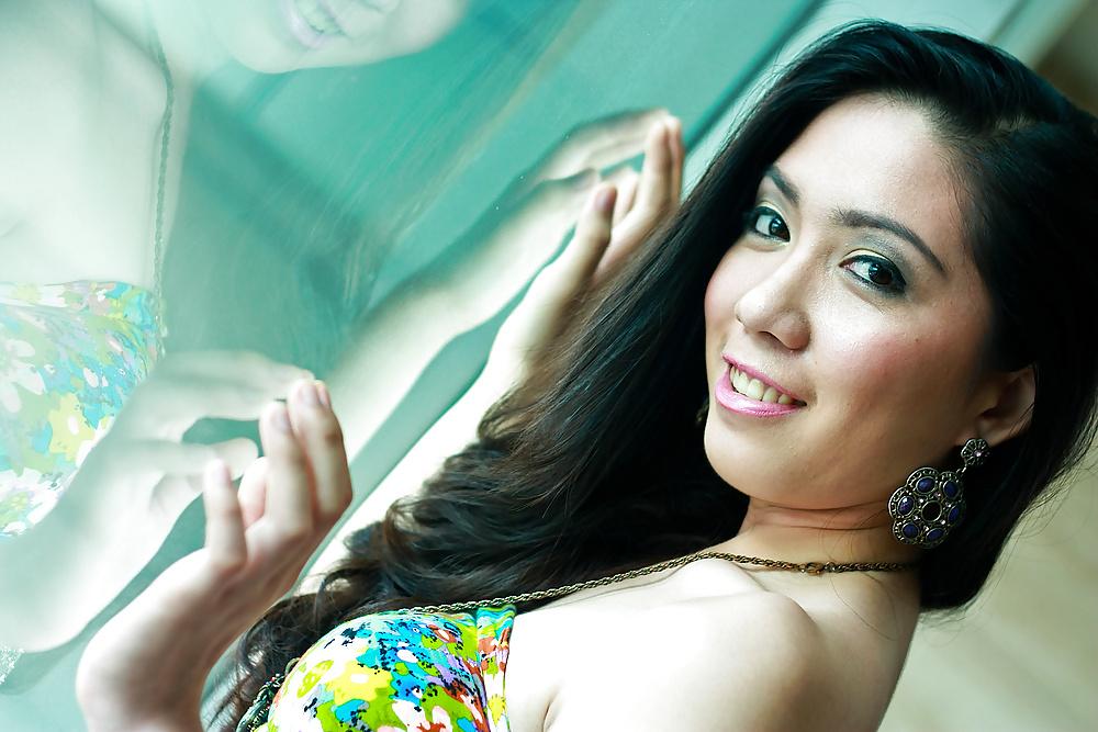 25P Cute Asians. 