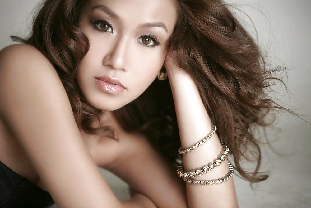 25P Cute Asians. 