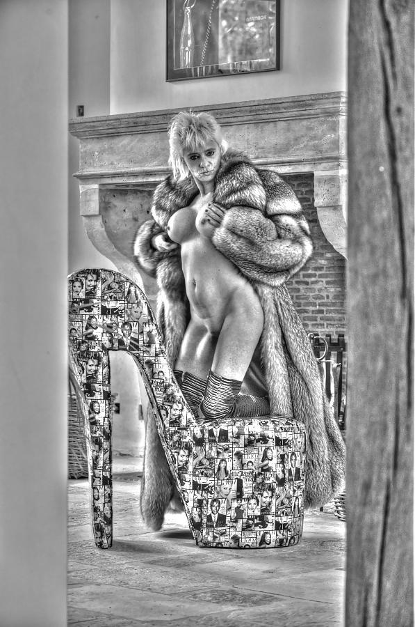 9P Vanessa in furs & heels artistic serie